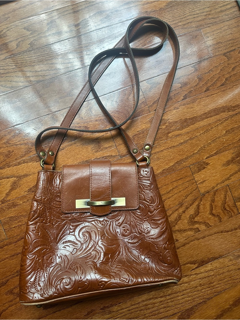 Patricia Nash Embossed Tan Leather Shoulder Bag with Gold Accent - Picture 3 of 5